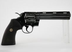 This revolver is supplied with a pistol case.